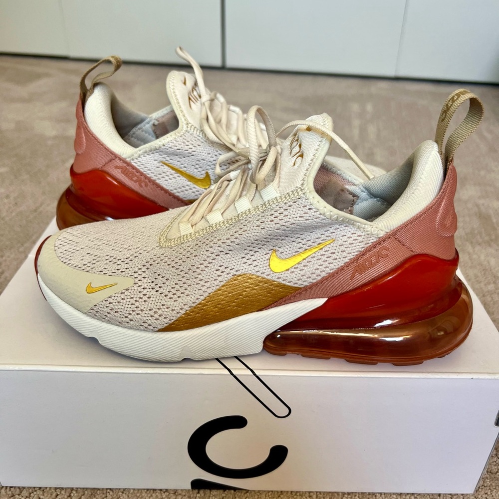 Nike Air Max 270 (women’s 8)